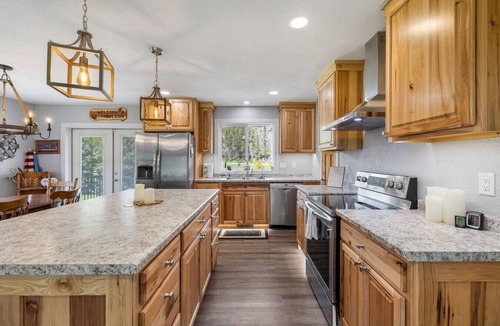 Rimrock Apartment | Cozy Creekside Cabin