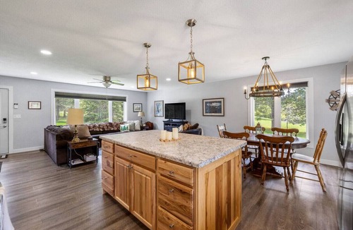 Rimrock Apartment | Cozy Creekside Cabin