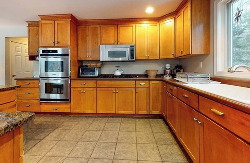 Jackson House | Cozy, Dog-Friendly Home with High-Speed WiFi & Deck