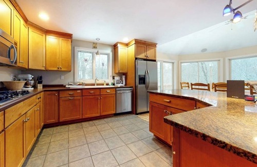Jackson House | Cozy, Dog-Friendly Home with High-Speed WiFi & Deck