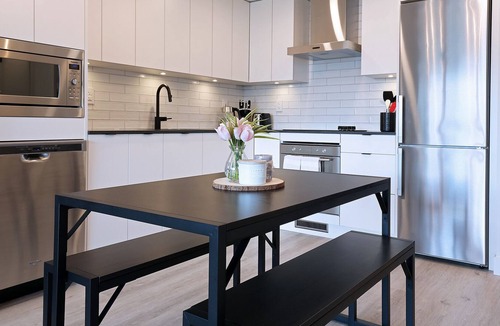 Kelowna Central Business District Condo | Cozy Downtown Suite w/ Stunning Design & Lake View