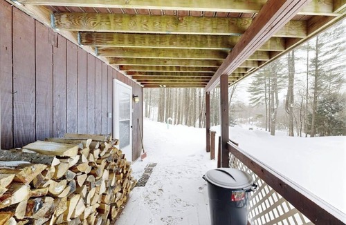 Ludlow House | Cozy duplex, first floor unit w/kitchen, shared fire pit, lake access, wifi, TV