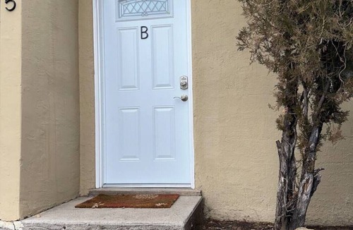 University Heights Apartment | Cozy Escape 1BD UNM Recently Renovated & Walkable!