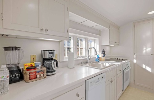 Concord Apartment | Cozy Escape at The Four Winds Estate
