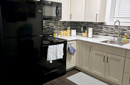 Saskatoon House | Cozy Family Getaway