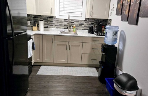 Saskatoon House | Cozy Family Getaway