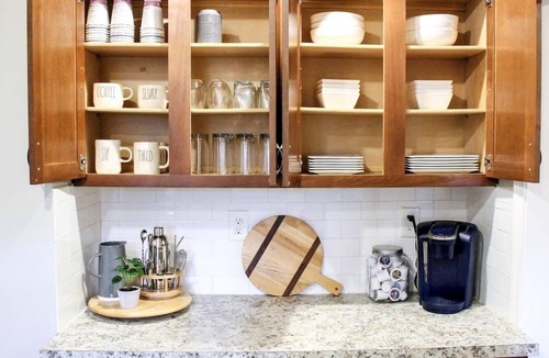 Fairview Park House | Cozy farmhouse style home walkable to restaurants