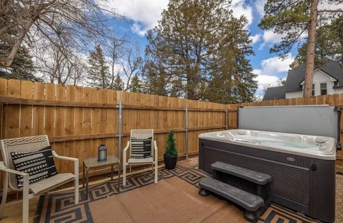 Spearfish Apartment | Cozy Getaway at Orchard Creek Cottages