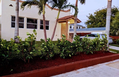 Parker Ridge House | Cozy Getaway mins from beach and downtown