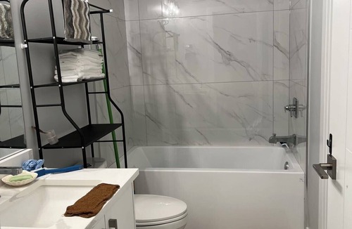 Regional District of Nanaimo Apartment | Cozy Guest Room in Nanaimo, BC License # 5033162, Registration # H739112418
