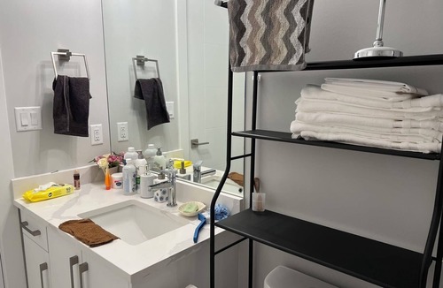 Regional District of Nanaimo Apartment | Cozy Guest Room in Nanaimo, BC License # 5033162, Registration # H739112418