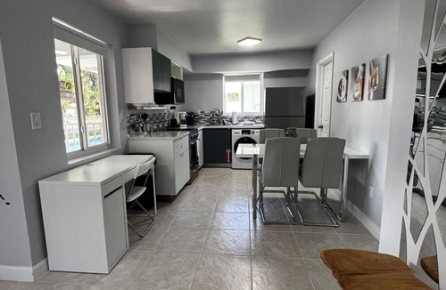 Parkside House | Cozy Hollywood Pool View 1Bedroom/4Guest!
