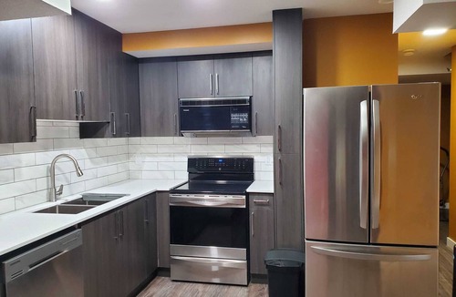 Southwest Edmonton House | Cozy Home experience in SW Edmonton 15min from airport