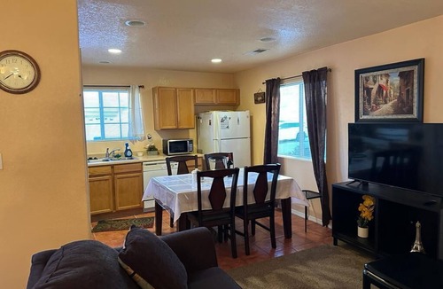 Albuquerque House | Cozy Home - Jicama