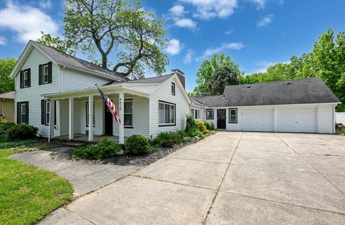 Independence House | Cozy home, w/chef's kitchen, pet friendly near Cuyahoga National Park