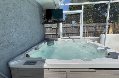 Florida Ridge House | Cozy home with a pool and hot tub just 6 miles away from the beach