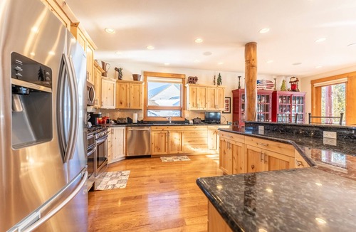 Wildernest House | Cozy Home with Gorgeous Mountain Views in Wildernest neighborhood!