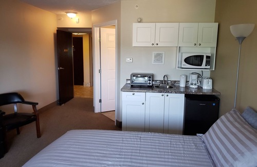 Medicine Hat Hotel | Cozy Hotel Downtown Medicine Hat. 5 Minutes off the highway!