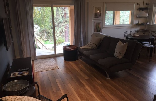 Central Okanagan House | Cozy house in the shade of pines with Lake and Mountain view