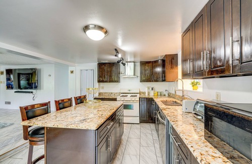 Stow House | Cozy House on Meadowbrook Lake: Serene, Scenic!