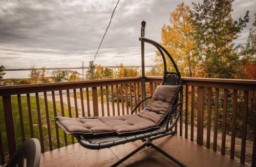 Parkland County House | Cozy lake cottage