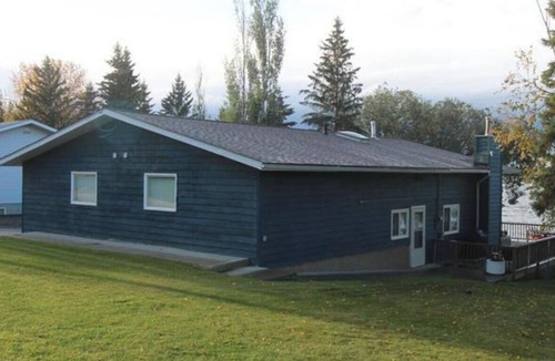 Silver Sands Cabin | Cozy Lake front family cabin