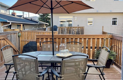 Markerville House | Cozy Lake Getaway - No Cleaning Fee!
