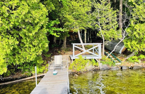 Mount Vernon Cabin | Cozy Lakefront Cabin on Echo Lake, Mount Vernon. Dock, fire pit, Pet-Friendly!