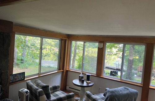 Hillsboro House | Cozy Lakeside Year Round Retreat ☀️🛶 🎣 🏊 🍁 🎃 🍎 🎿🏂 ❄️ & 🐾 are welcome 😊