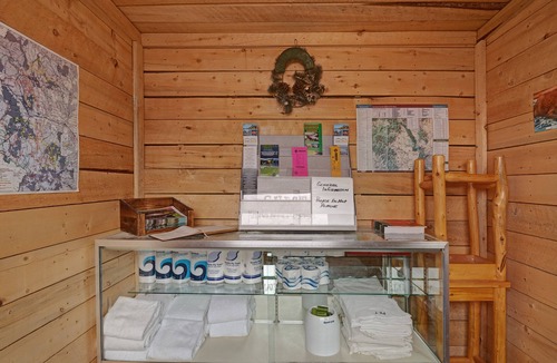 South Fork Cabin | Cozy lodge cabin with access to year-round outdoor fun - dogs OK