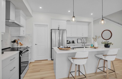 West Edmonton House | Cozy Luxury Family Home | King Bed |Garage | AC | Clean | Sleeps 7 | Near WEM