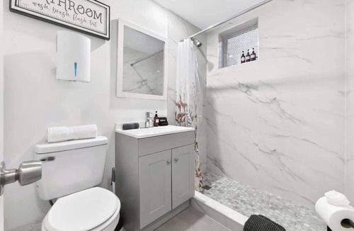 West Avenue Condo | Cozy Miami Beach Studio with 2 Queens + Work Space