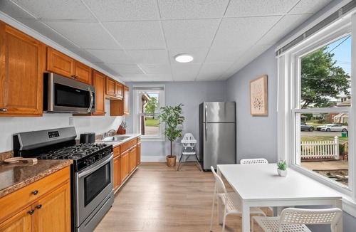 Natrona Heights Apartment | Cozy&Modern 2 Bdr Apt Natrona