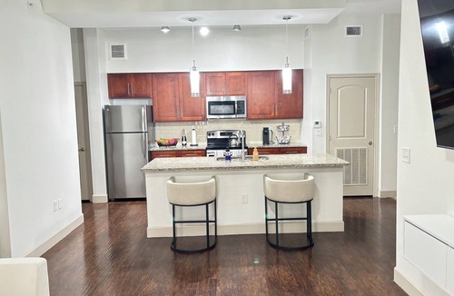 Miramar Apartment | Cozy Modern 2-bedroom apartment in charming Miramar with fitness room