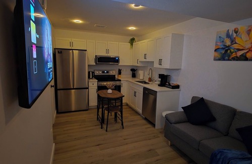 Saskatoon House | Cozy, Modern and Stylish!