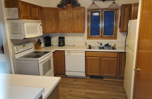 Warm Springs House | Cozy Mountain Home--Mountains, Mines, Trails. Skiing 40 min