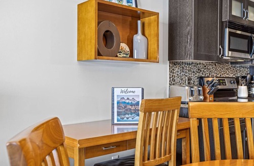 Dead Man's Flats Condo | Cozy Oasis: 2BR w/Hot Tub & Gym, 10 Mins to DT
