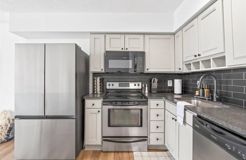Ohio City Apartment | Cozy Ohio City Condo w/Balcony + Gym