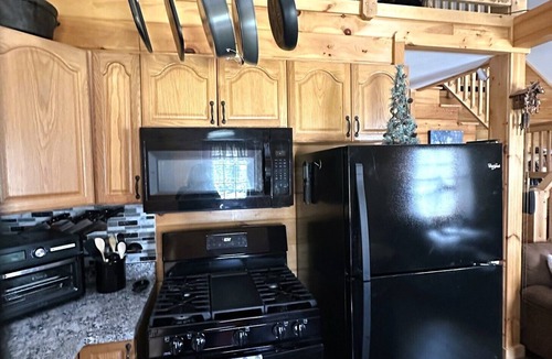 Weld Cabin | Cozy, peaceful cabin retreat with hot tub