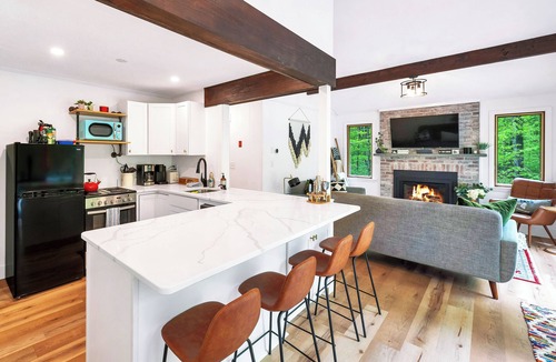 Gilford Cottage | Cozy, Pet-Friendly Escape Near Lake & Mountains