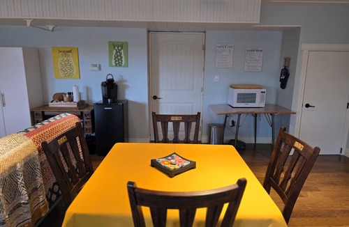 Red Deer House | Cozy Pet Friendly Guest Suite