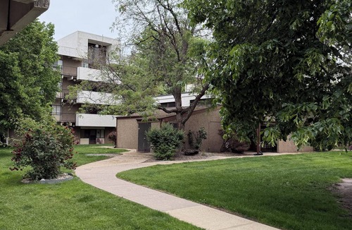 Highline Villages Apartment | Cozy place close to shopping center