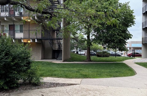 Highline Villages Apartment | Cozy place close to shopping center
