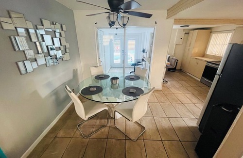 Margate House | Cozy Pool-House with 3 Bedrooms