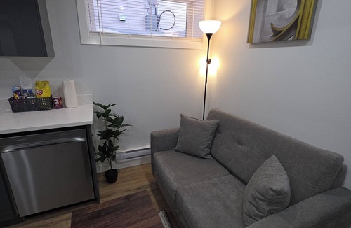 Saskatoon House | Cozy & Private 1BR Suite in Brighton
