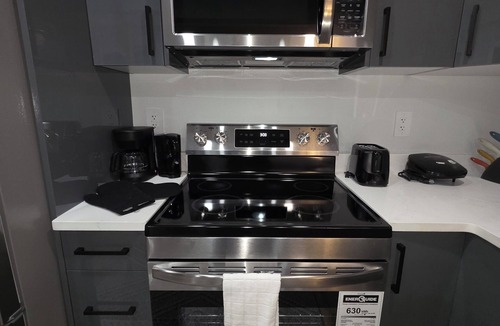 Saskatoon House | Cozy & Private 1BR Suite in Brighton