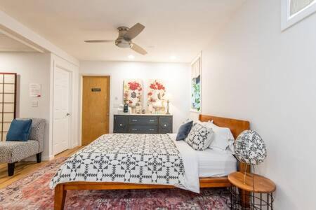 Old North End Hotel | Cozy Private Apt near Downtown