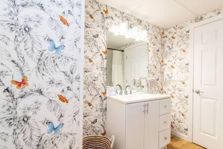 Old North End Hotel | Cozy Private Apt near Downtown