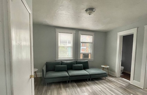 Little Italy House | Cozy Private Bedroom in Little Italy| Near CWRU + University Hospital