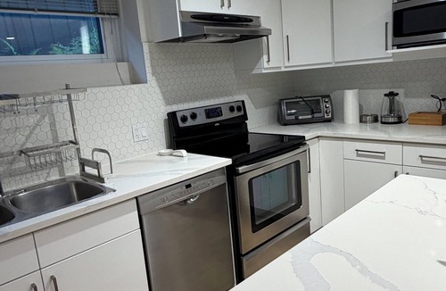 District of North Vancouver House | Cozy private two bedroom suite in North Vancouver